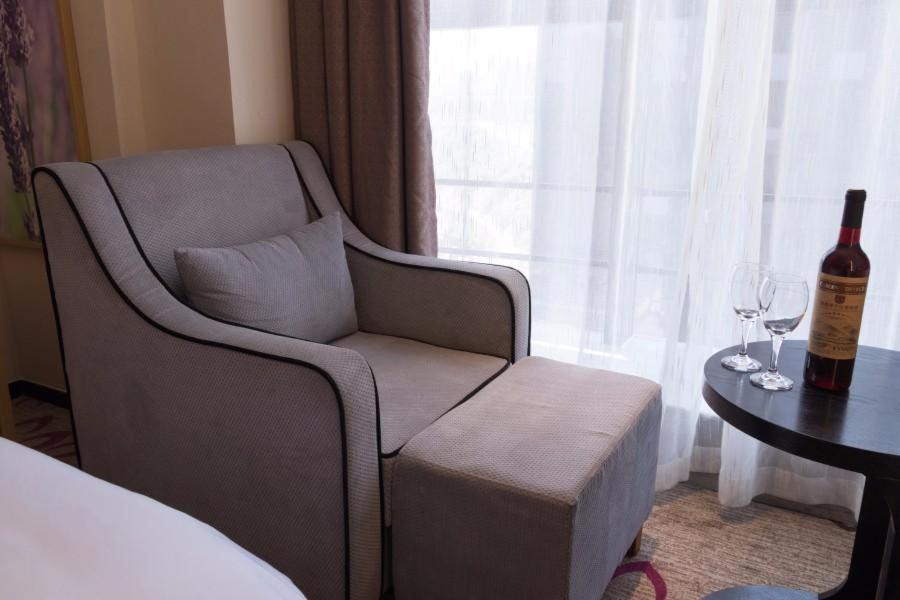 Lavande Hotel Luzhou Jiale Century City Екстериор снимка