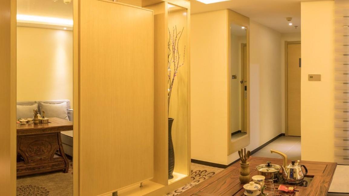Lavande Hotel Luzhou Jiale Century City Екстериор снимка